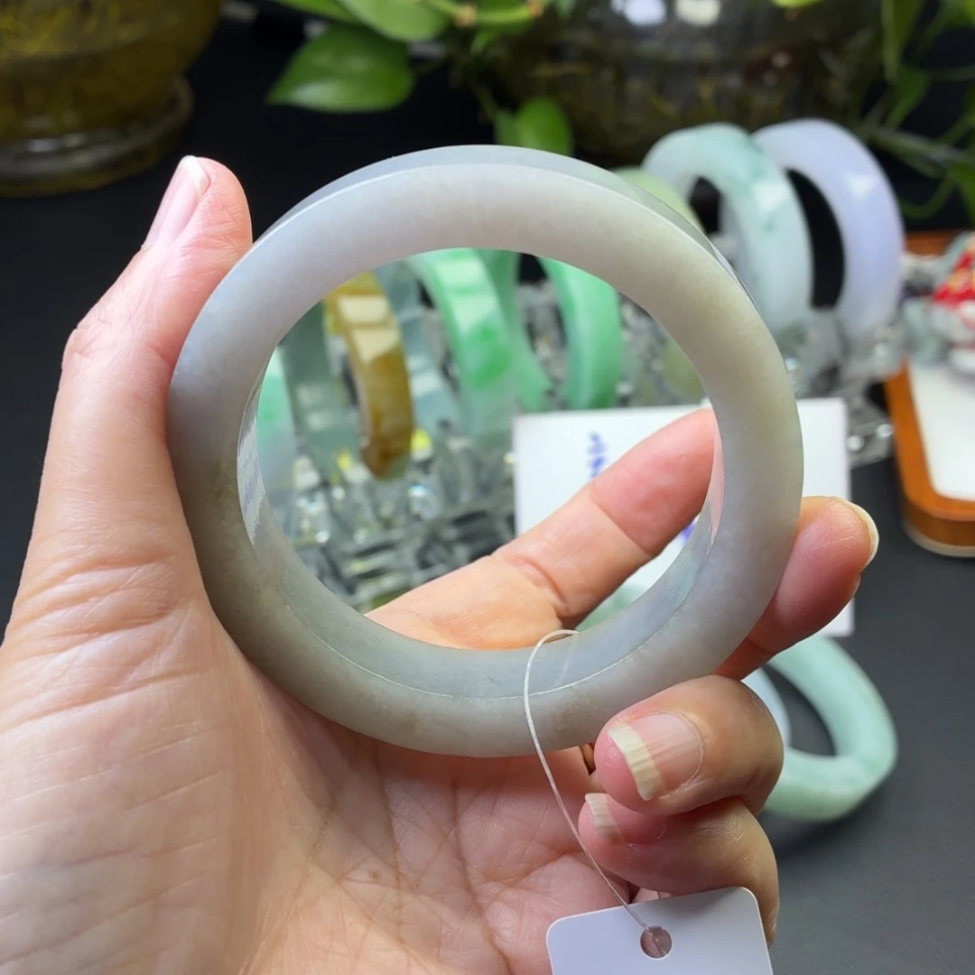 定制翡翠未镶嵌翡翠手镯