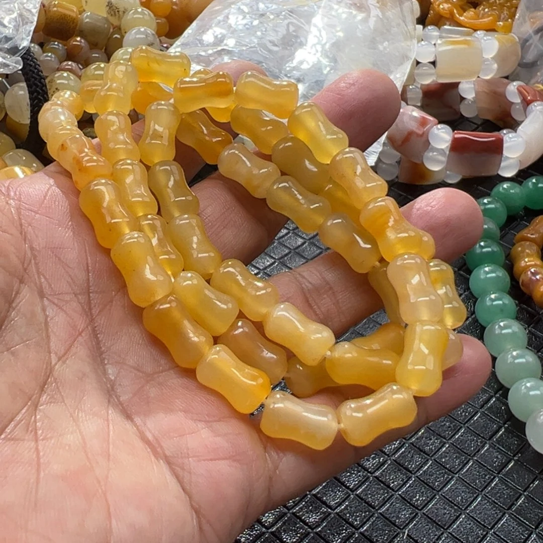 石英质玉未镶嵌颈饰