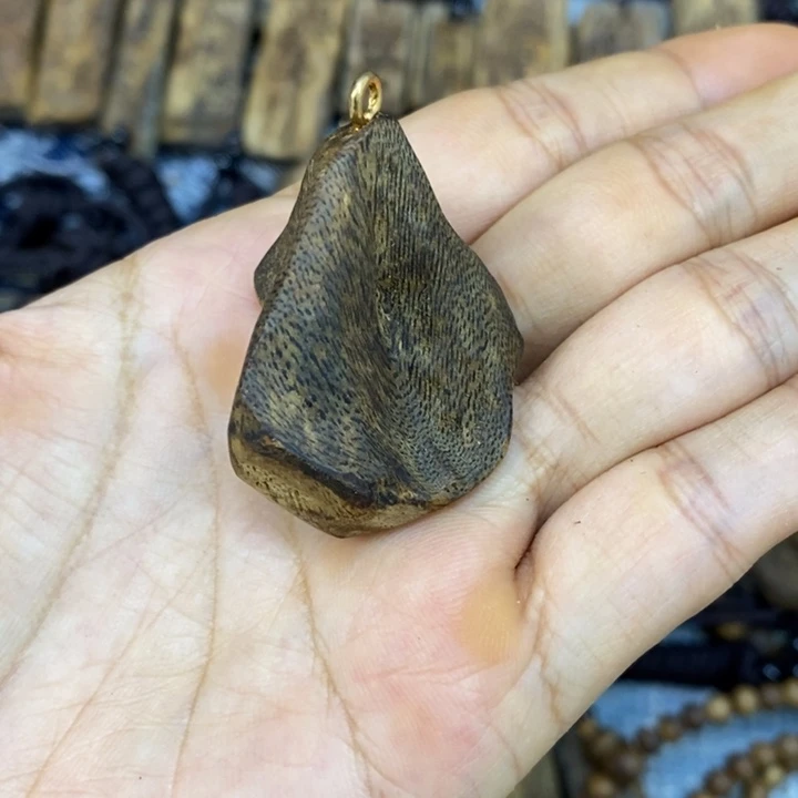 旧***年手把件沉香奇楠沉香老壳