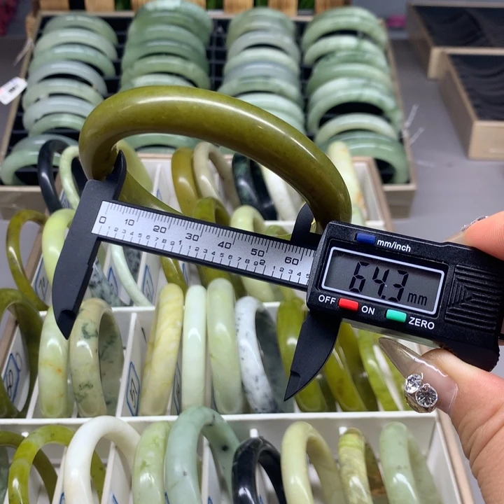 未镶嵌蛇纹石玉手镯77