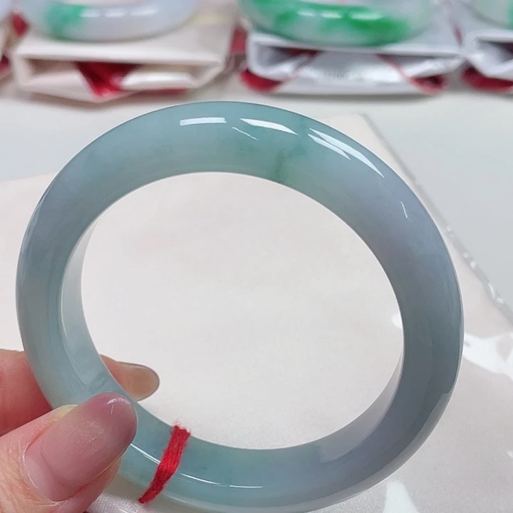 翡翠手镯未镶嵌缅甸翡翠