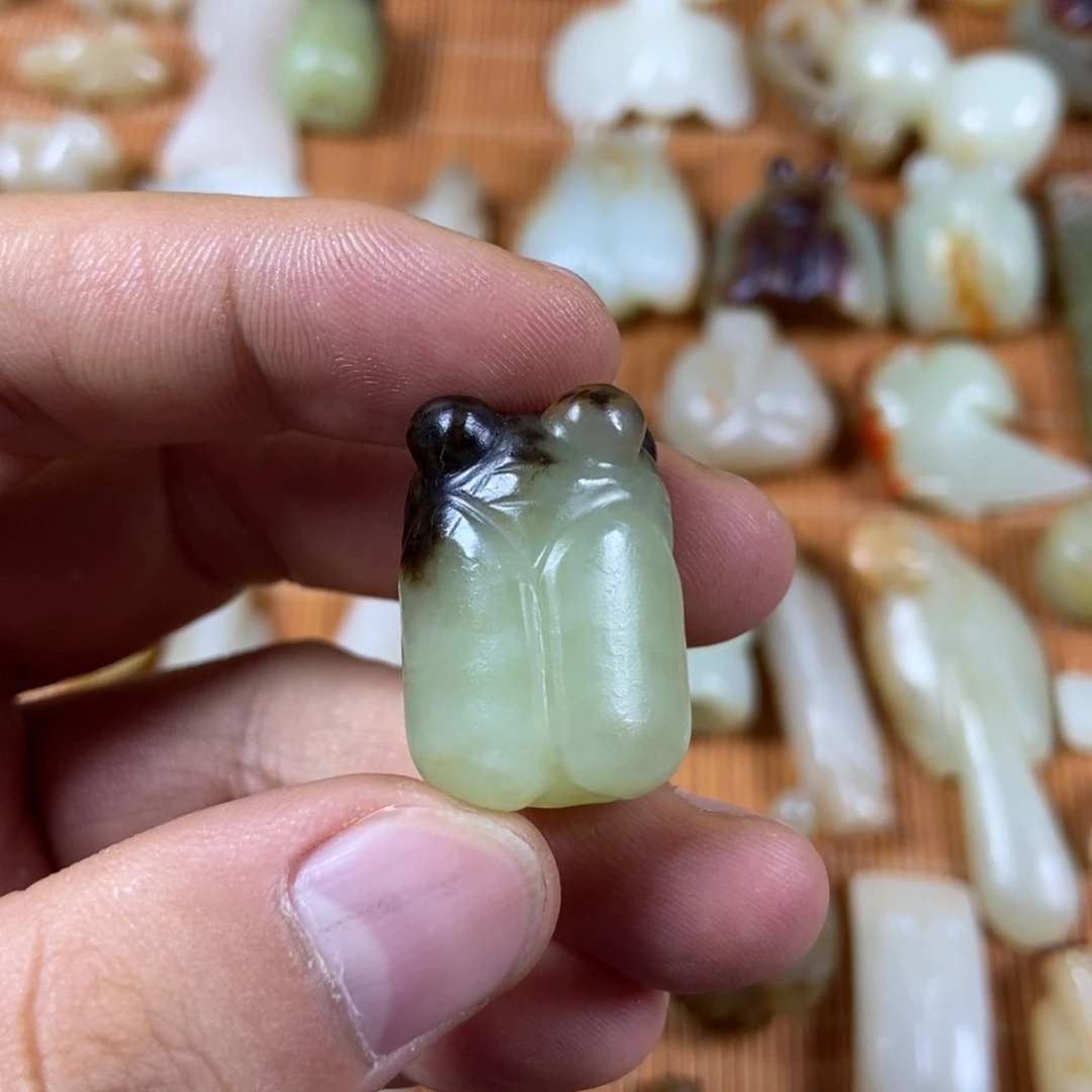 和田玉未镶嵌颈饰一**顺