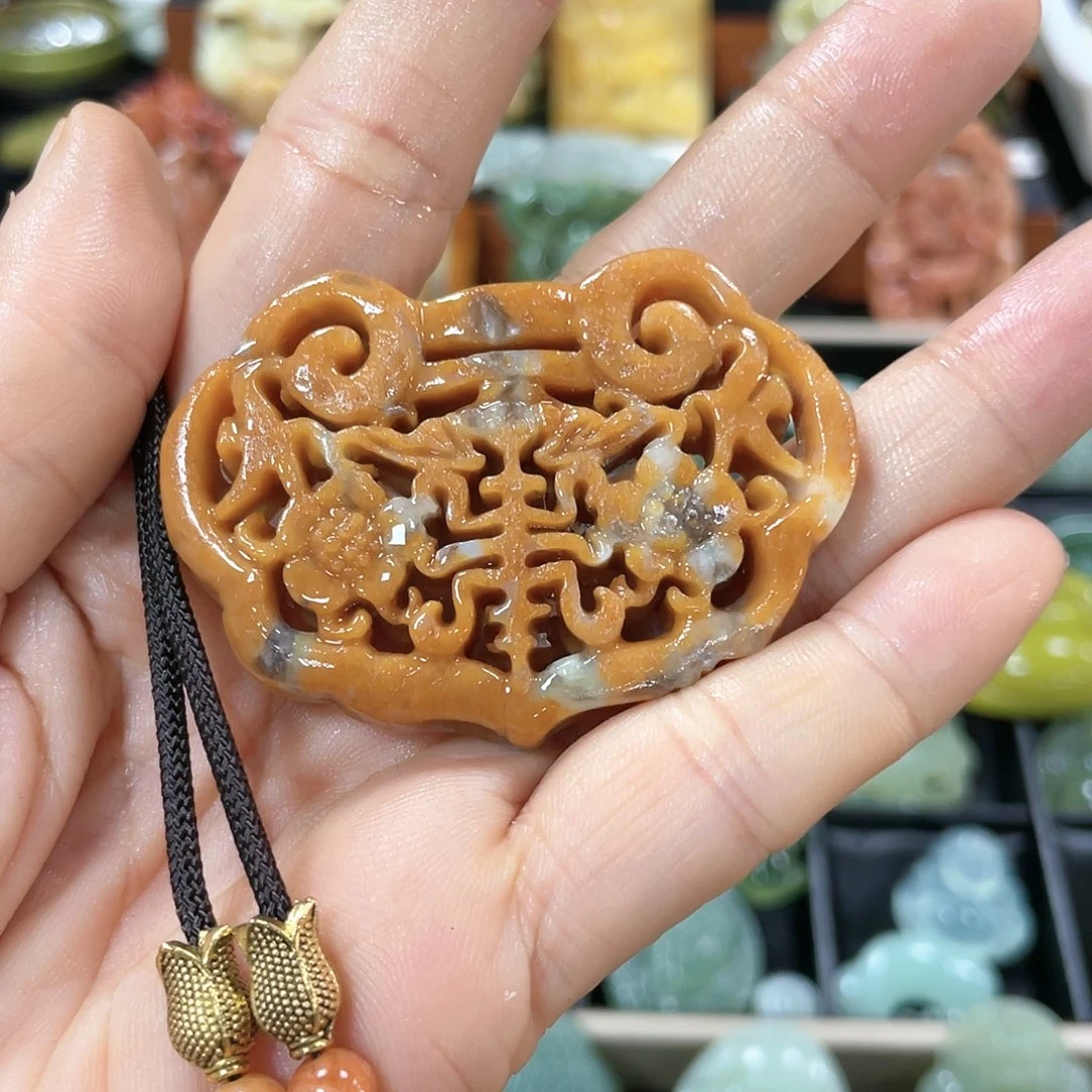 蛇纹石玉颈饰合金