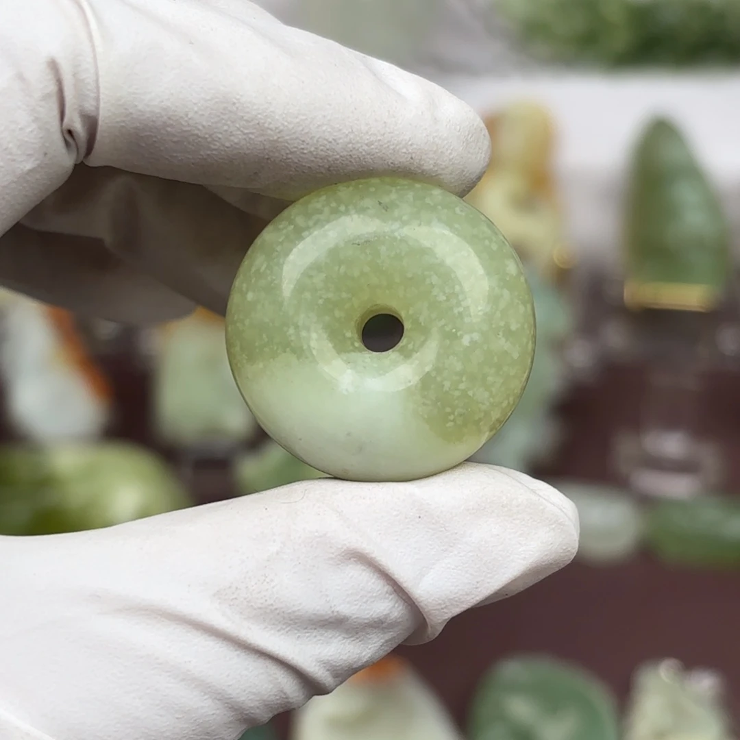 蛇纹石玉颈饰未镶嵌