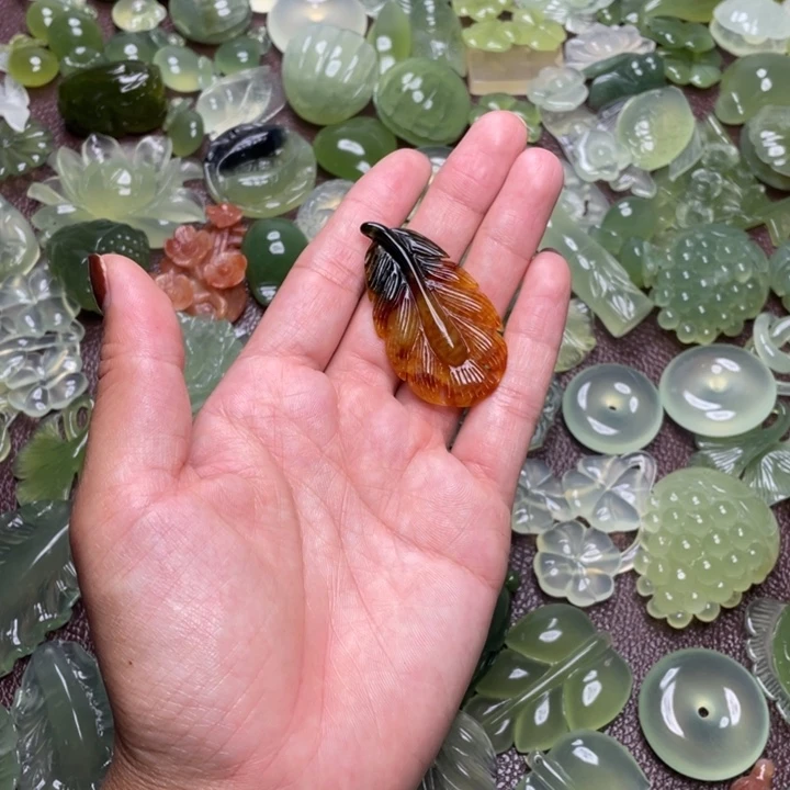 合金蛇纹石玉颈饰