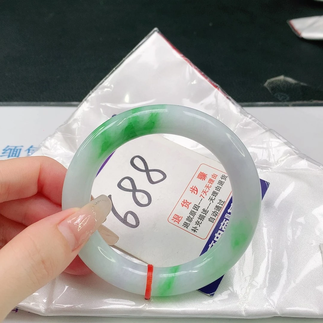 翡翠手镯（圆镯）未镶嵌小*儿翡翠手镯