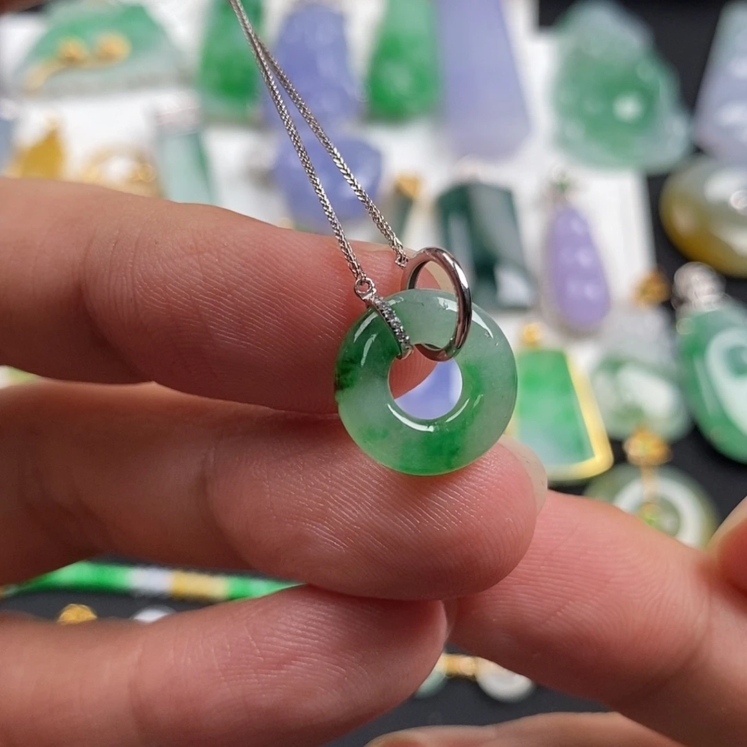 翡翠18K金镶嵌颈饰翡翠