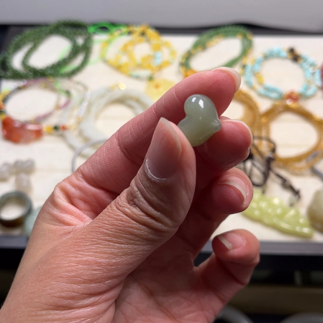 玲***心和田玉未镶嵌珠宝半成品吊坠