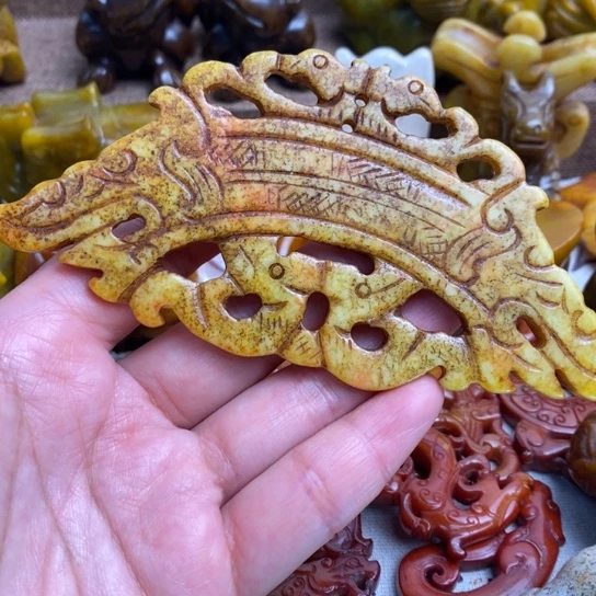 蛇纹石玉未镶嵌颈饰