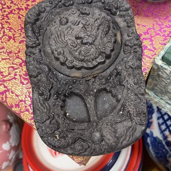 诚***信陶瓷摆件不固定一件微磕