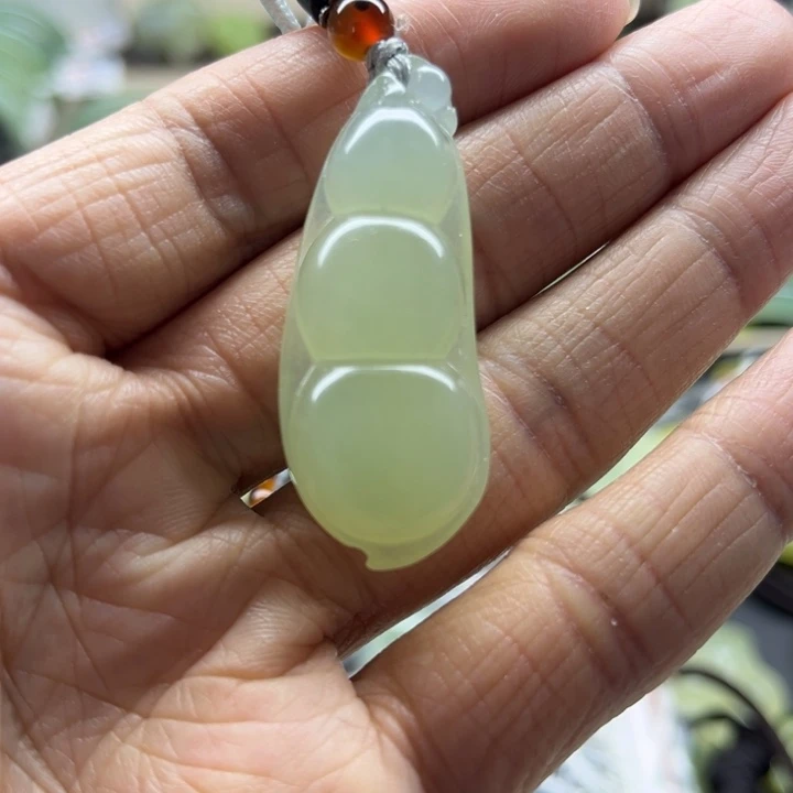 蛇纹石玉未镶嵌手镯1