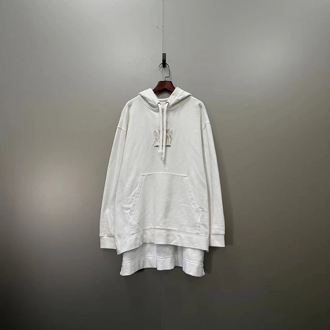 95新 BURBERRY/博柏利 （cc）白色刺绣图案logo帽衫 XS码/200252