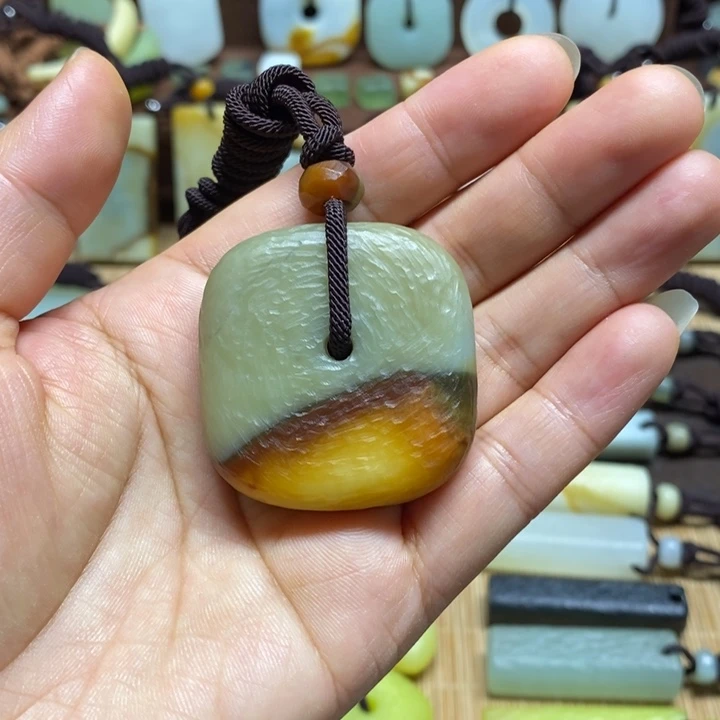 蛇纹石玉挂件未镶嵌烽**城