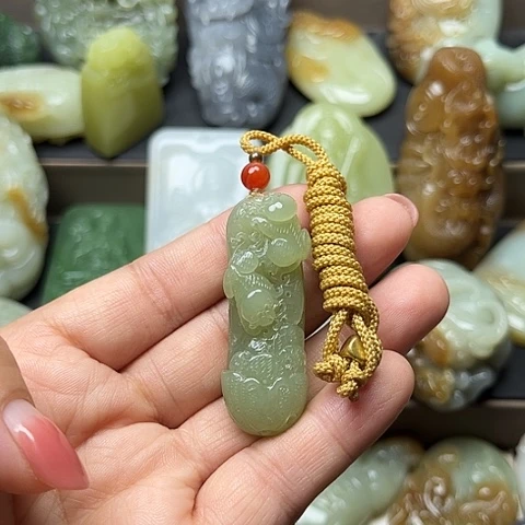颈饰未镶嵌和田玉