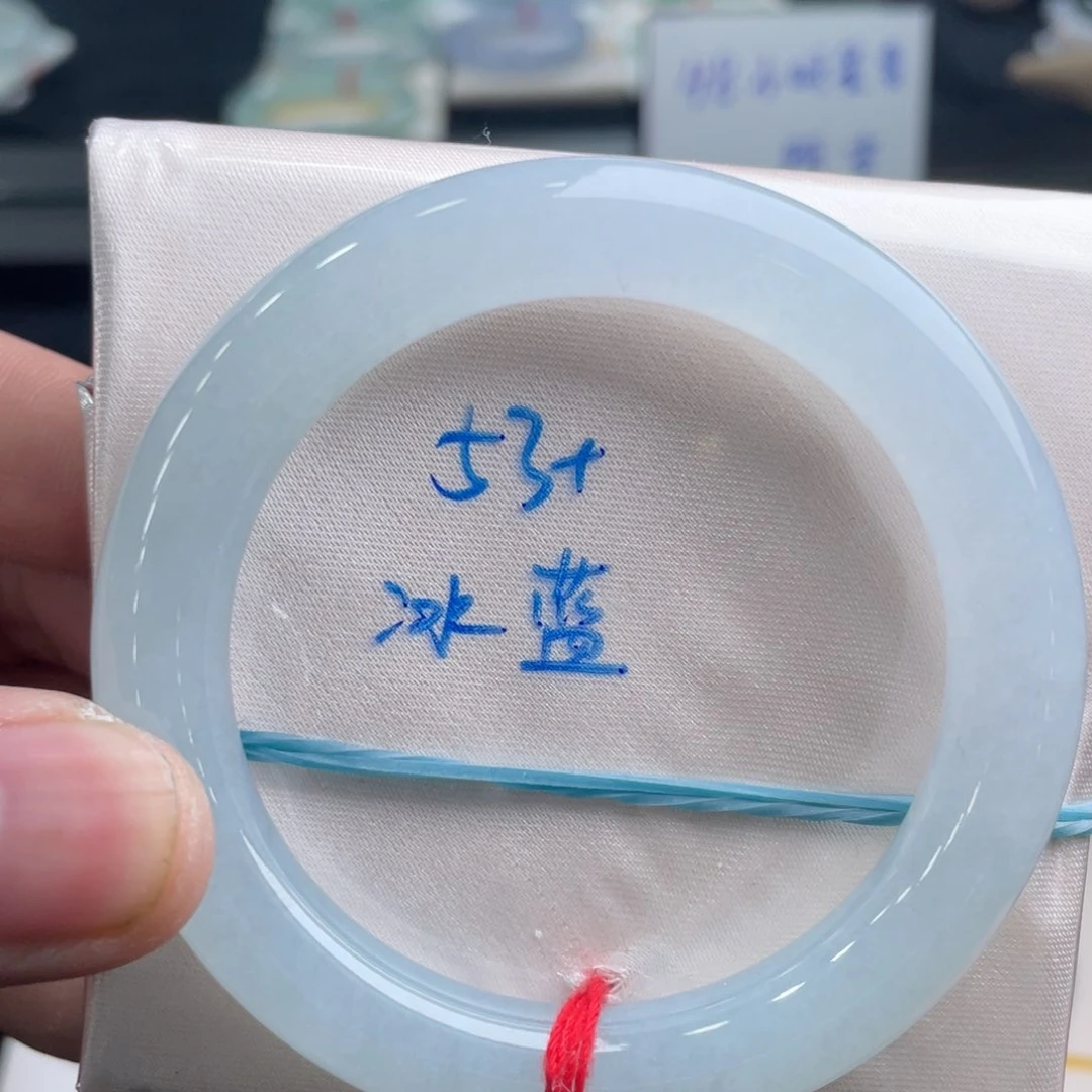 翡翠手镯未镶嵌翡翠手镯