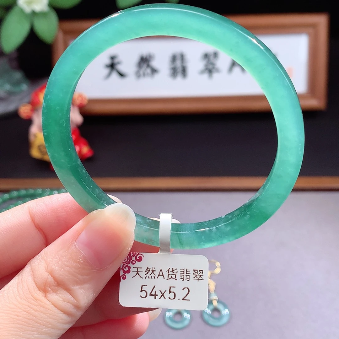 未镶嵌手镯（圆镯）翡翠句*
