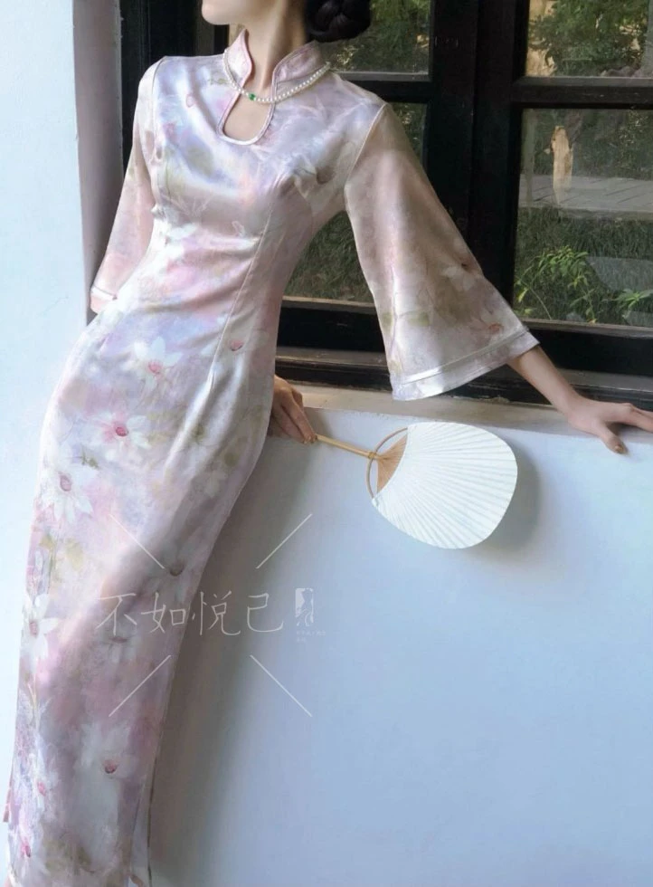 "粉荷珠玉"清冷绝美粉色显白缎面中国风少女旗袍裙气质修身连衣裙