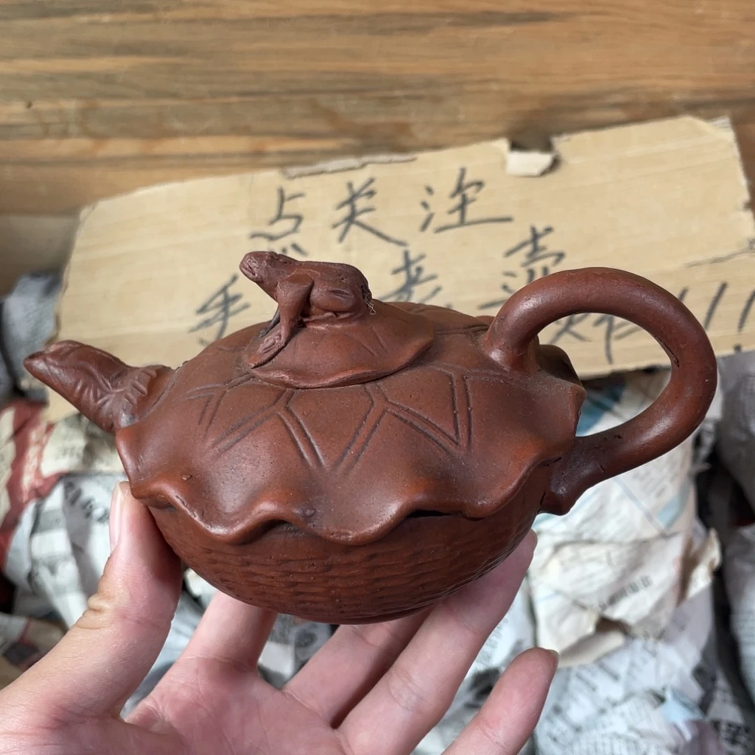 茶壶紫砂老厂紫砂壶一件。