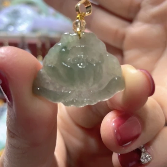 翡翠未镶嵌颈饰莲花吊坠