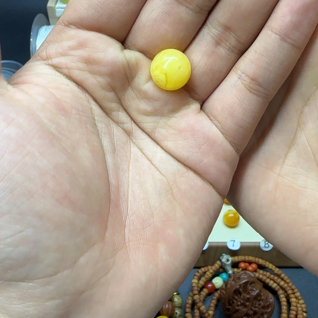 子***哥琥珀未镶嵌裸石..