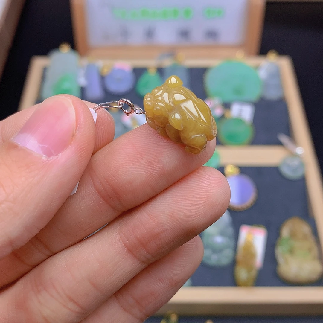 翡翠颈饰18K金镶嵌翡翠