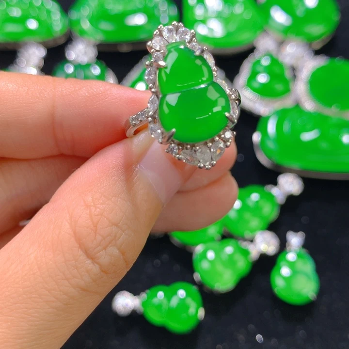 翡翠银S925镶嵌戒指一个