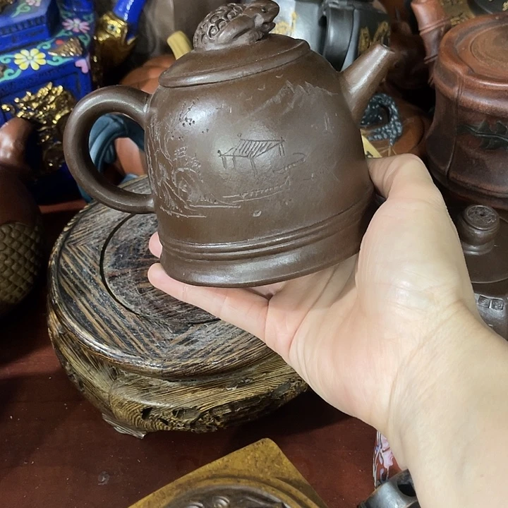 茶壶红泥原矿泥料手工制作的一把紫砂壶。