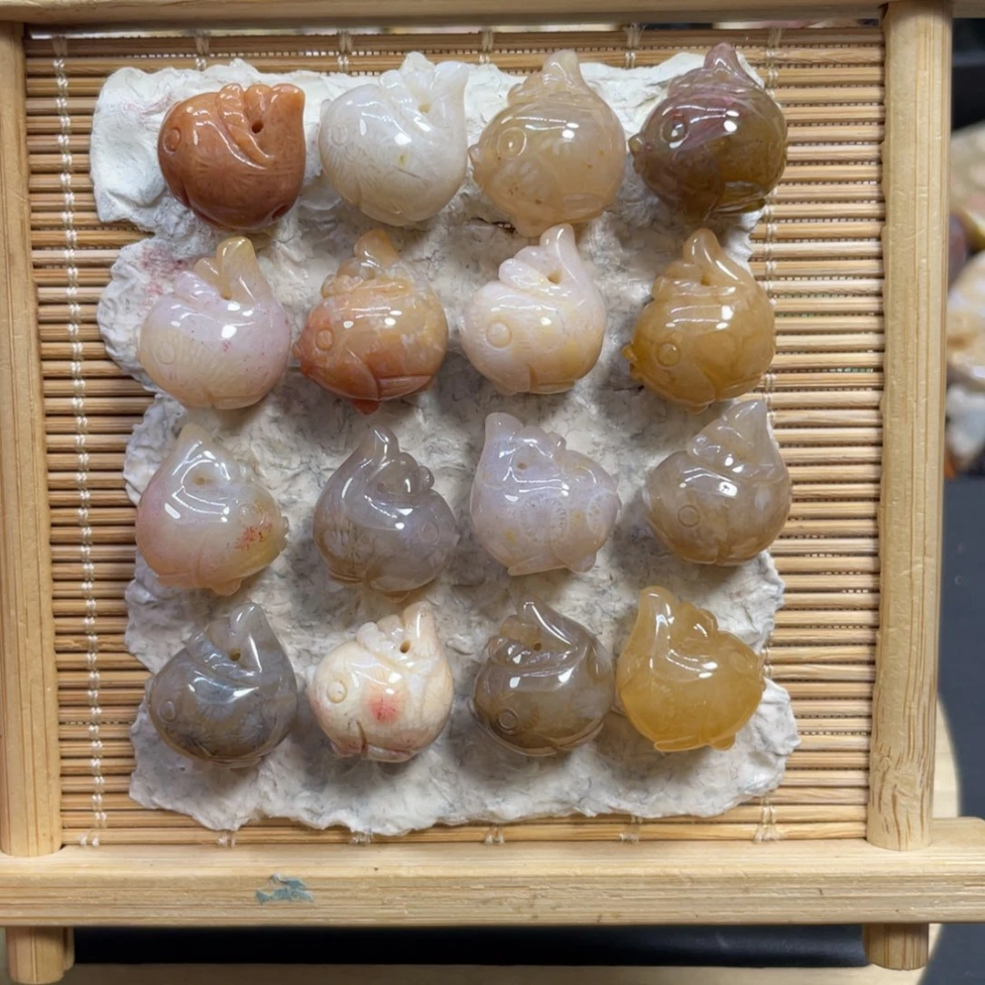 硅化玉未镶嵌颈饰小鱼40米1个