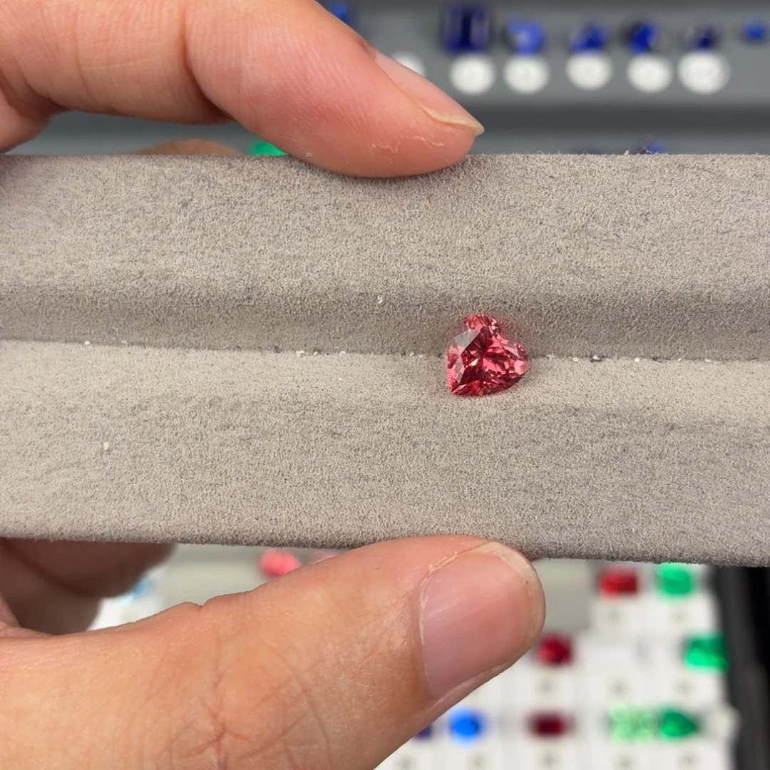 合成（培育）蓝宝石裸石未镶嵌H**F1.77ct