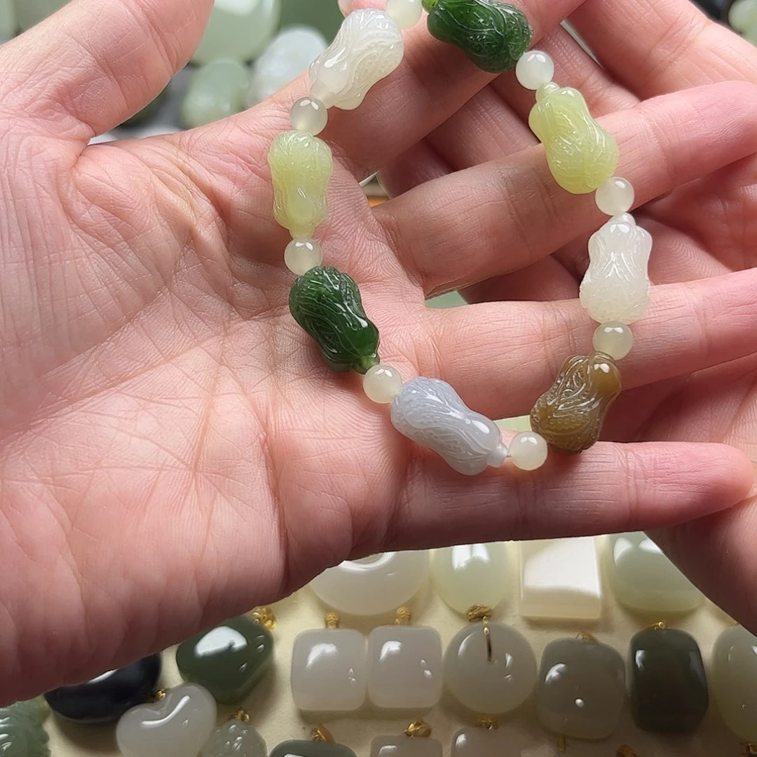 颈饰未镶嵌和田玉
