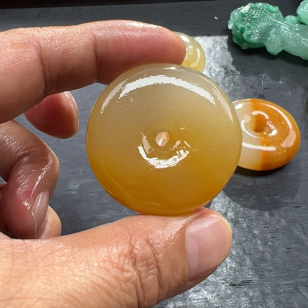 石英质玉未镶嵌颈饰琪*