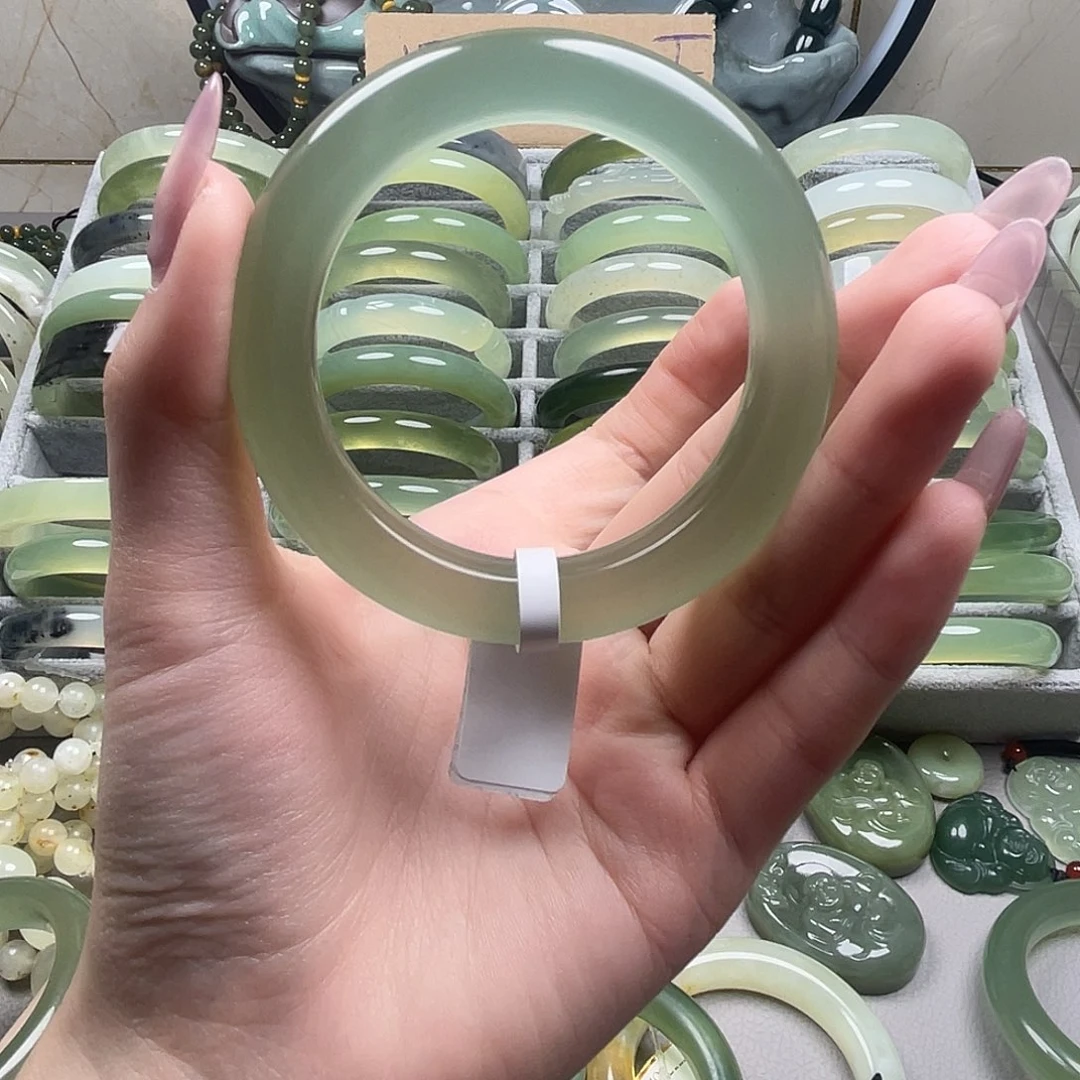 Q***w蛇纹石玉未镶嵌手镯