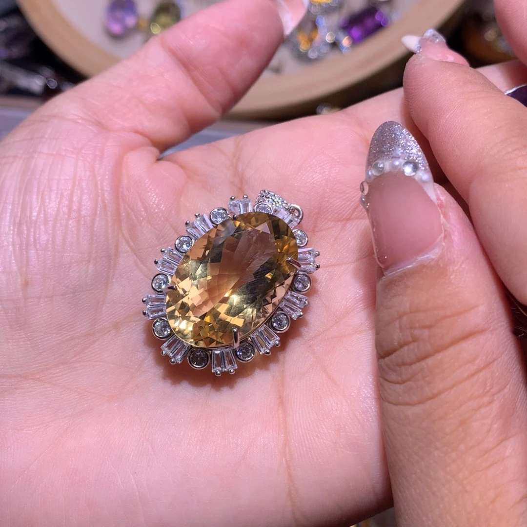 【闪购商品】吊坠(不含链)银S925镶嵌黄晶小**b吊坠