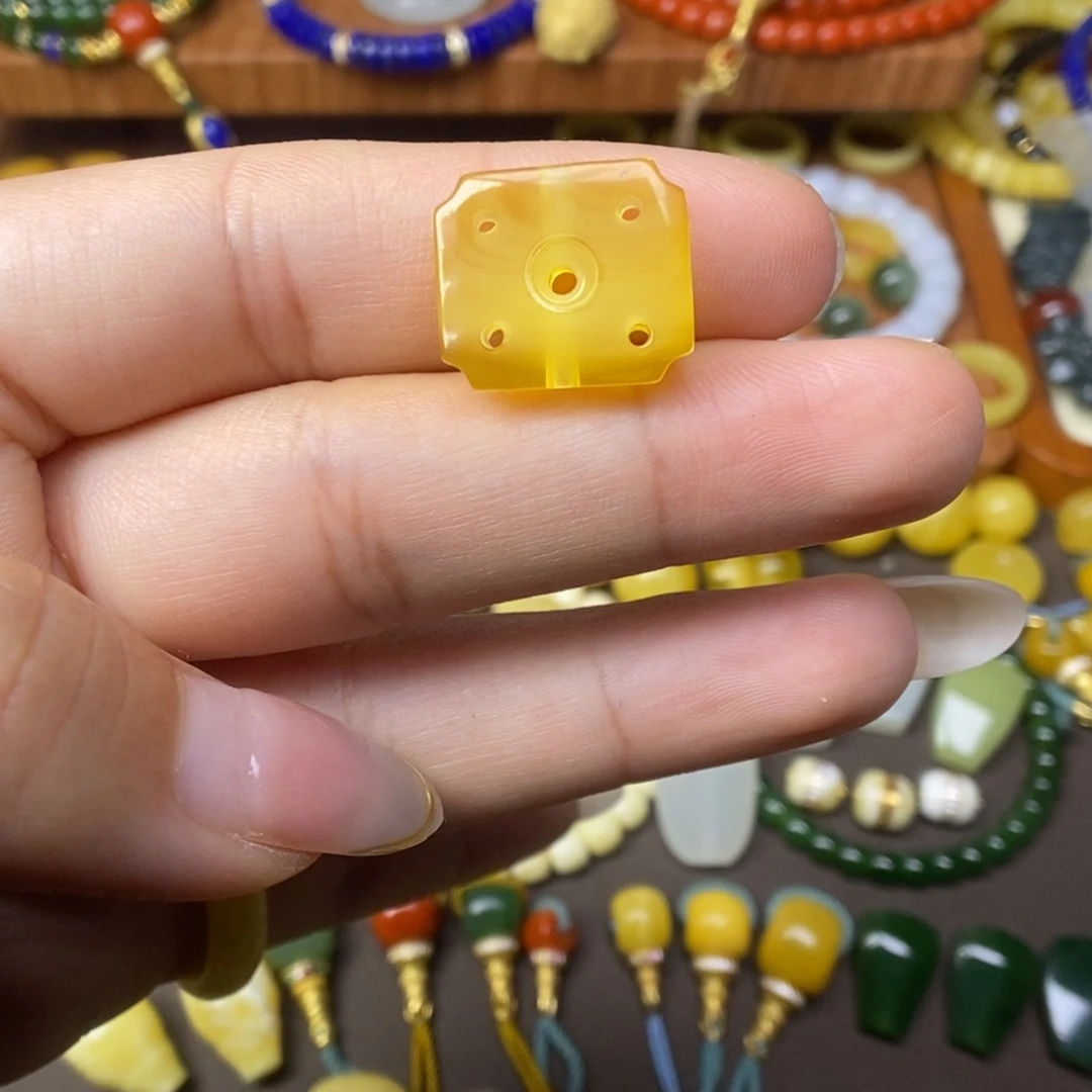 琥珀未镶嵌手链背云