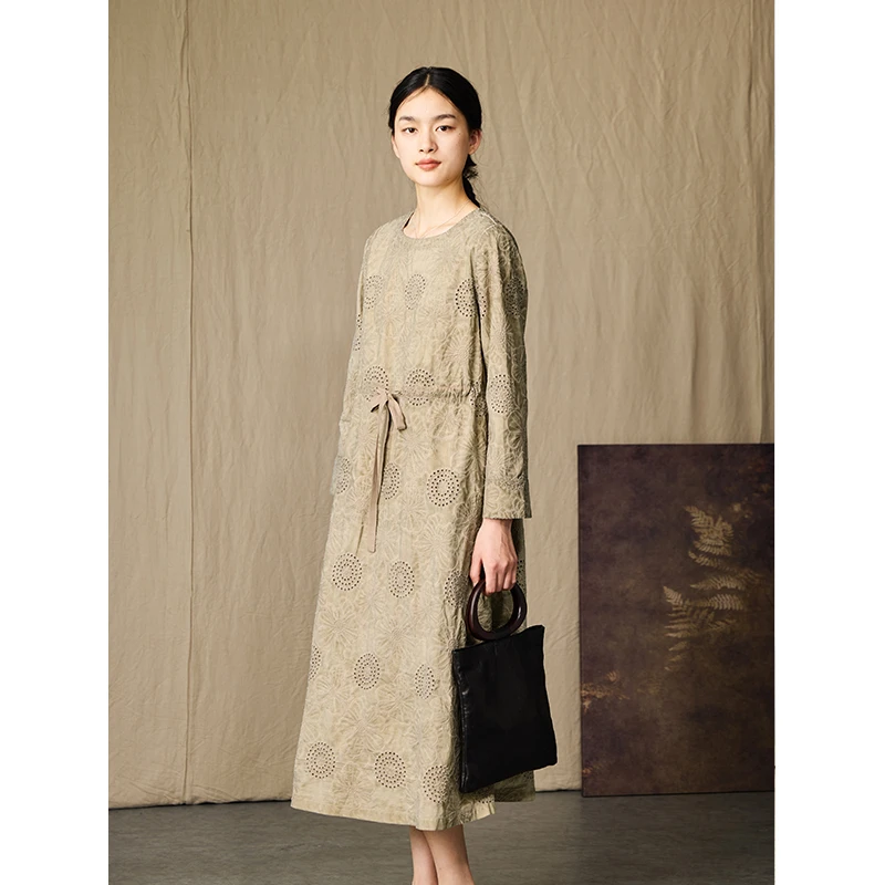 Q.TU精梳棉绣花连衣裙长袖圆领4478简洁大气好看春秋新款抽绳长裙