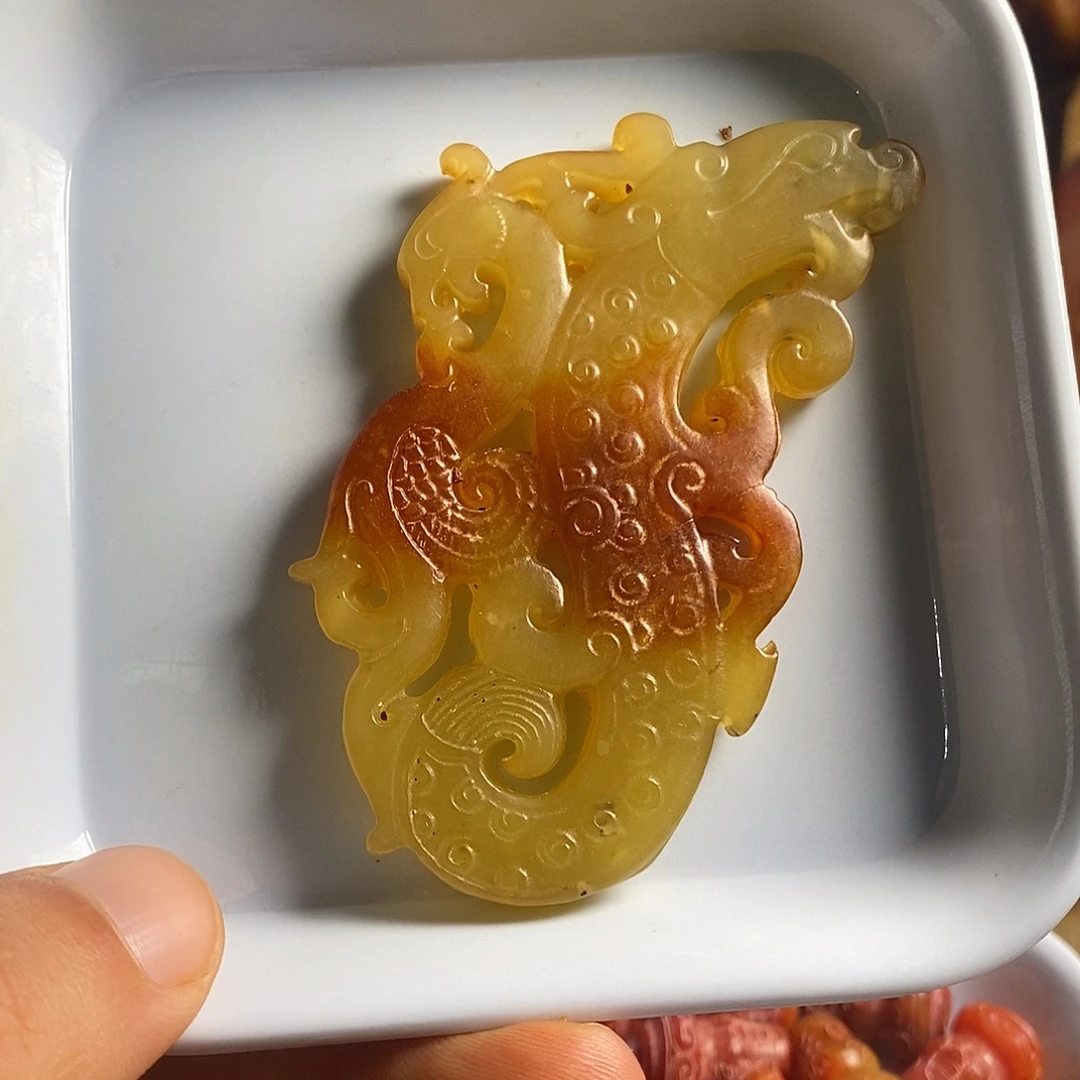 未镶嵌岫岩老玉（透闪石质玉）挂件