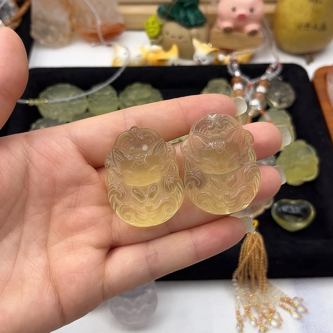 未镶嵌颈饰水晶Y***?黄水蹲蹲九尾65