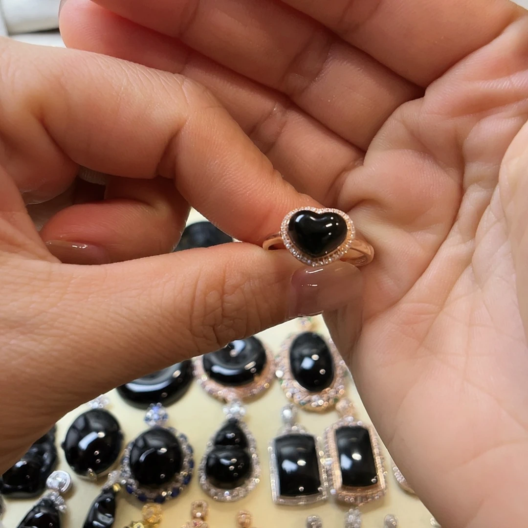 翡翠18K金镶嵌戒指