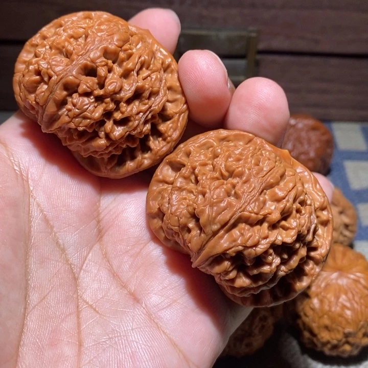 翻***唱文玩核桃把件核桃