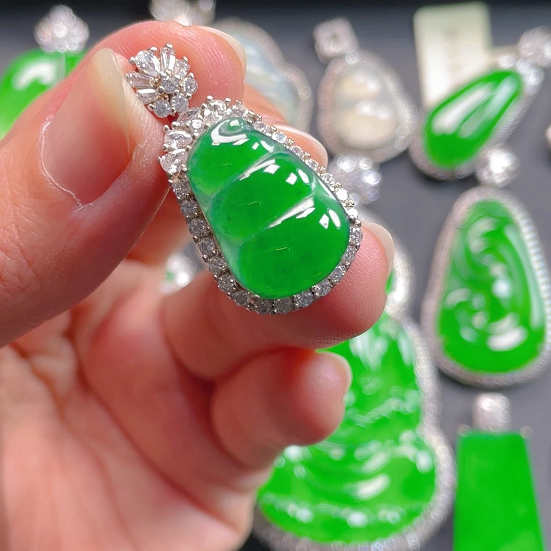 吊坠(不含链)未镶嵌翡翠