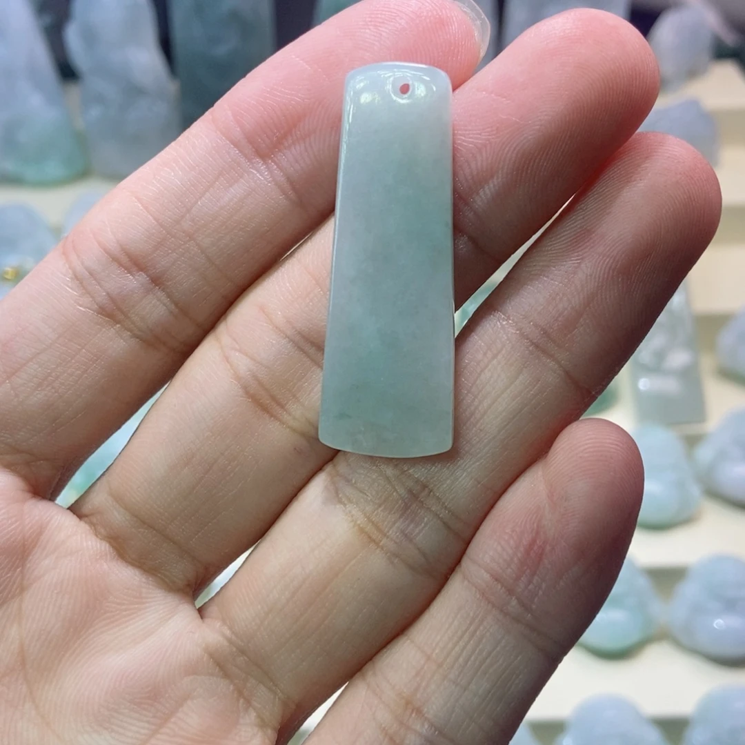 翡翠未镶嵌颈饰无事牌