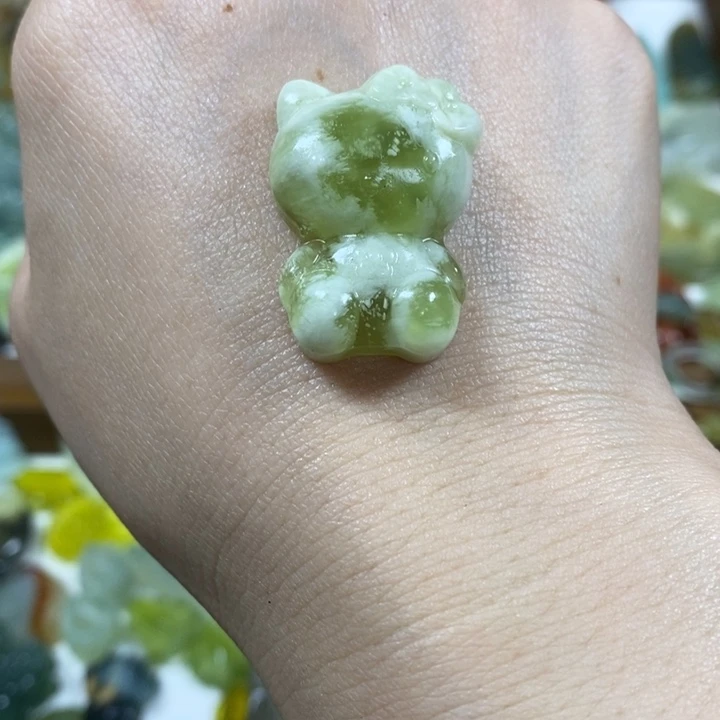 未镶嵌蛇纹石玉吊坠