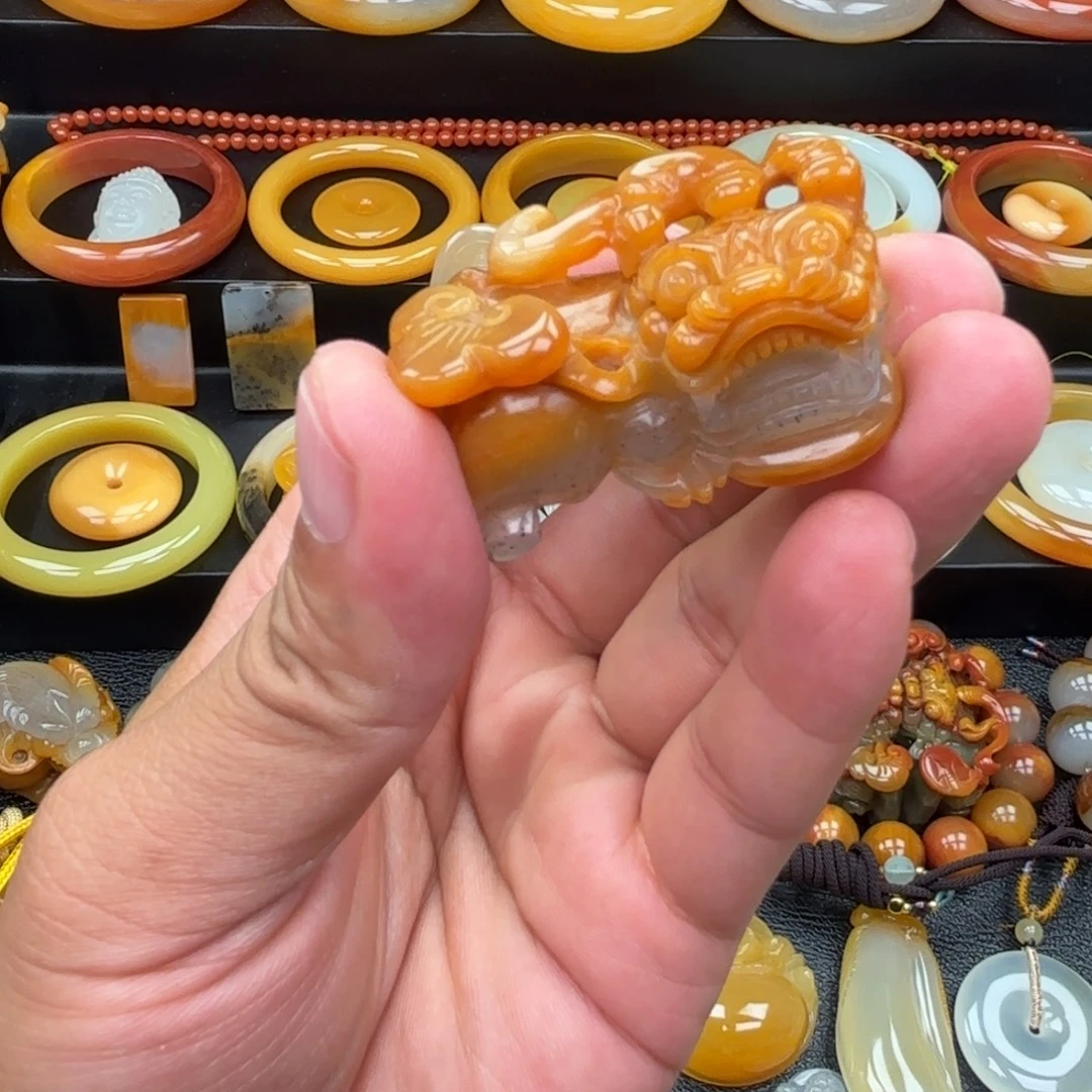 石英质玉（黄龙玉）合金颈饰