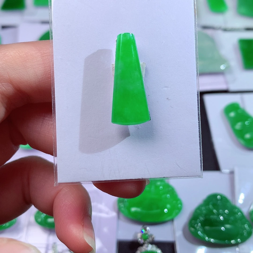 吊坠(赠链)未镶嵌翡翠天然翡翠