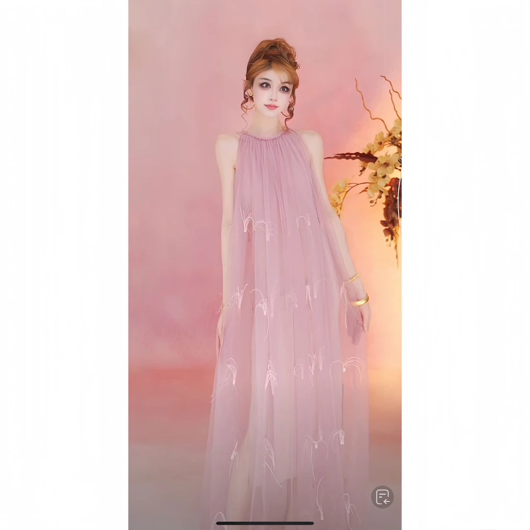 法式温柔风高级奢华羽毛网纱宽松飘逸度假挂脖仙气连衣裙