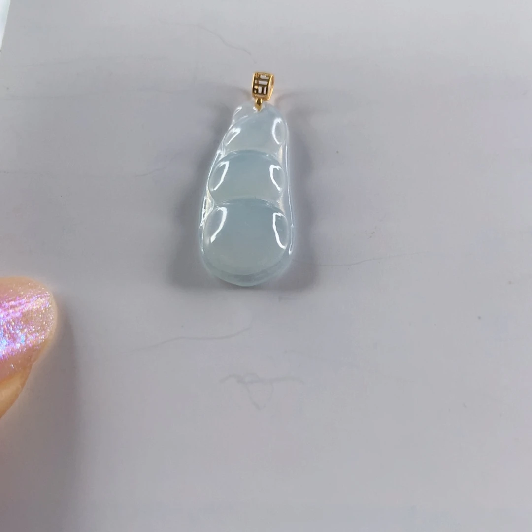 翡翠未镶嵌颈饰豆子