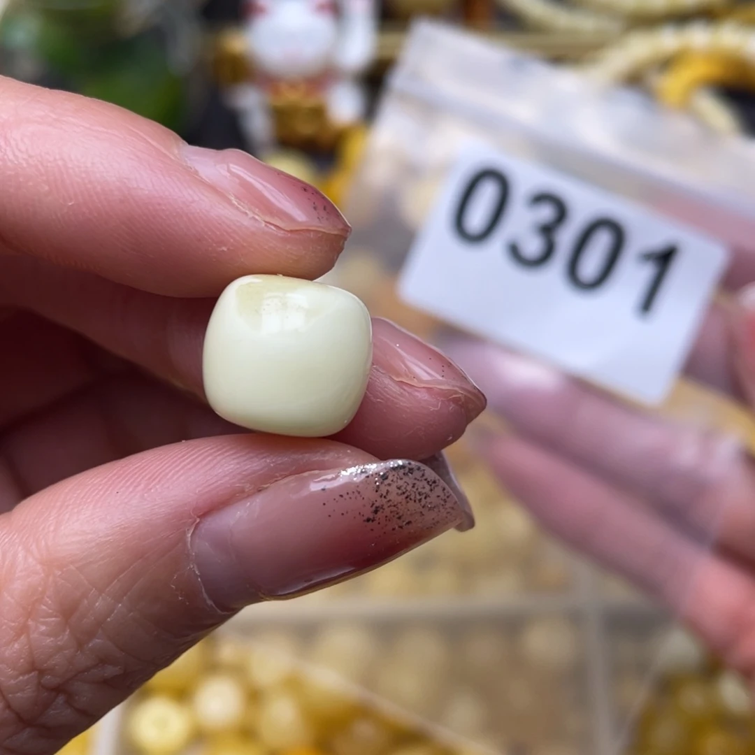 蜜蜡珠宝奇石未镶嵌L****812.4黑点