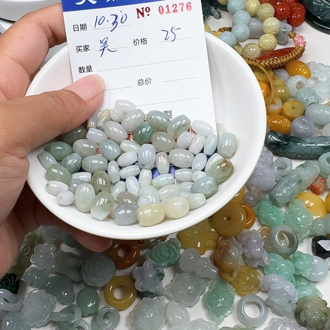 吳***芳翡翠未镶嵌挂件666