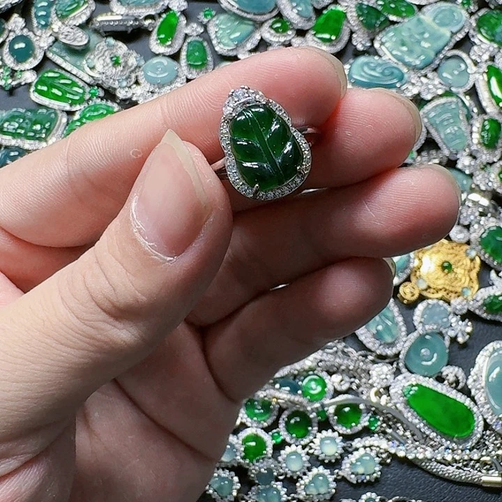 翡翠颈饰未镶嵌天然A货翡翠放漏