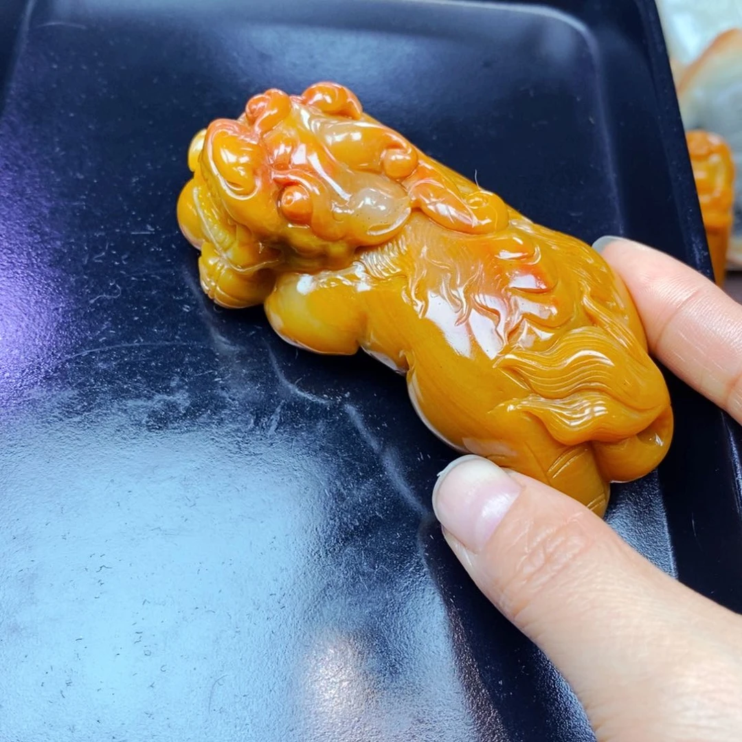 未镶嵌石英质玉（黄龙玉）颈饰